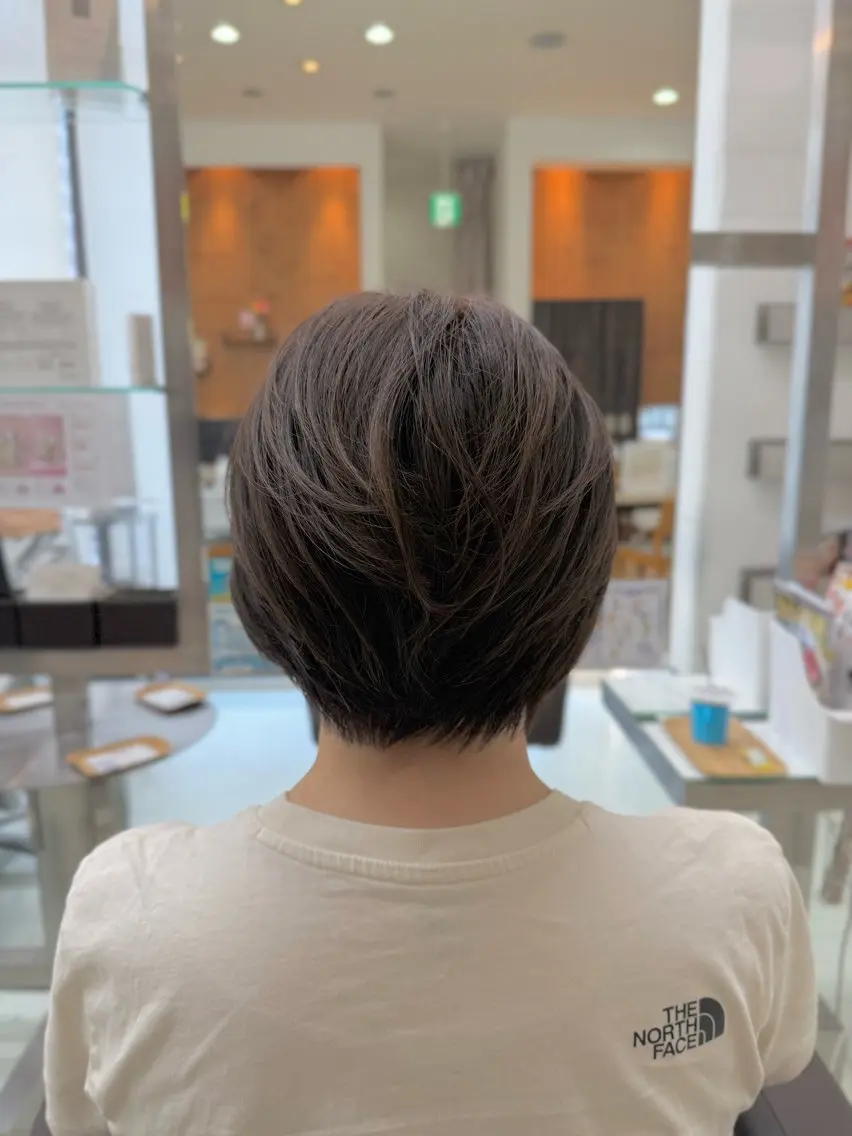 ショート カット ヘアカラー 新井優馬｜縮毛矯正/ 地毛風ストレートのヘアスタイル