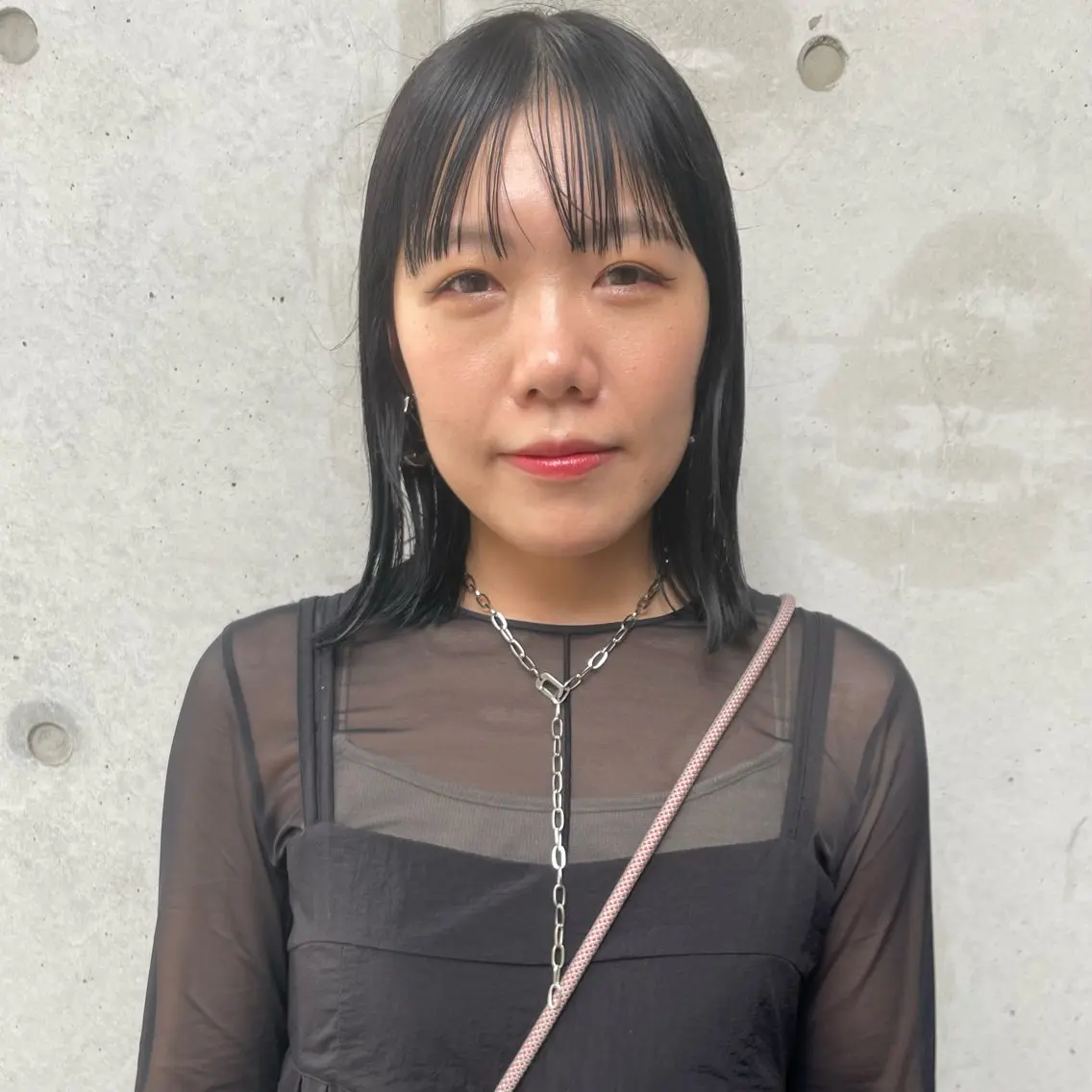 ミディアム カラー ホリケ アオイのヘアスタイル
