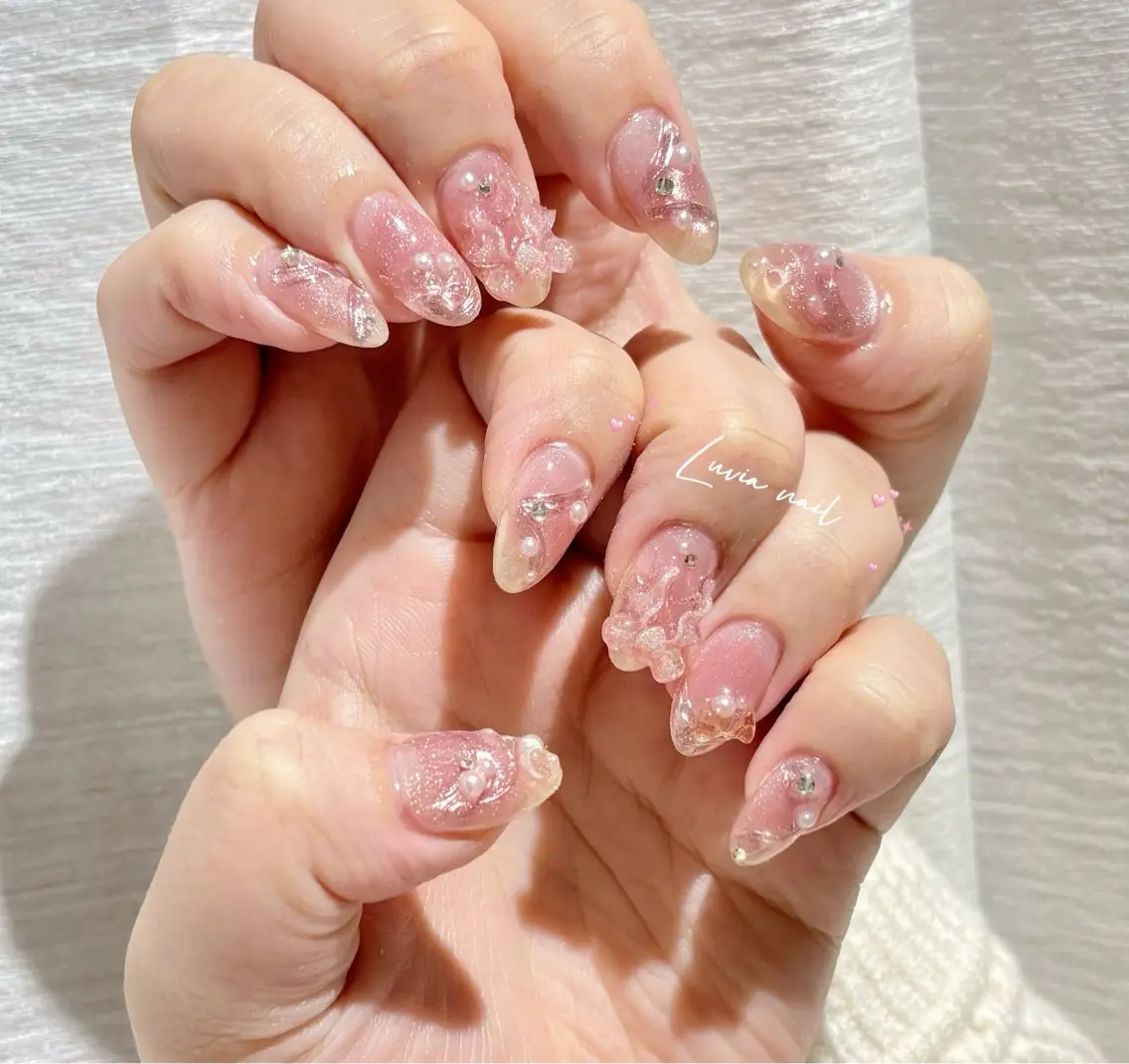 ネイル キラキラネイル 韓国ネイル ミラーネイル ピンク リボン ハンドネイル 🧸Luvia nail✨のネイルデザイン
