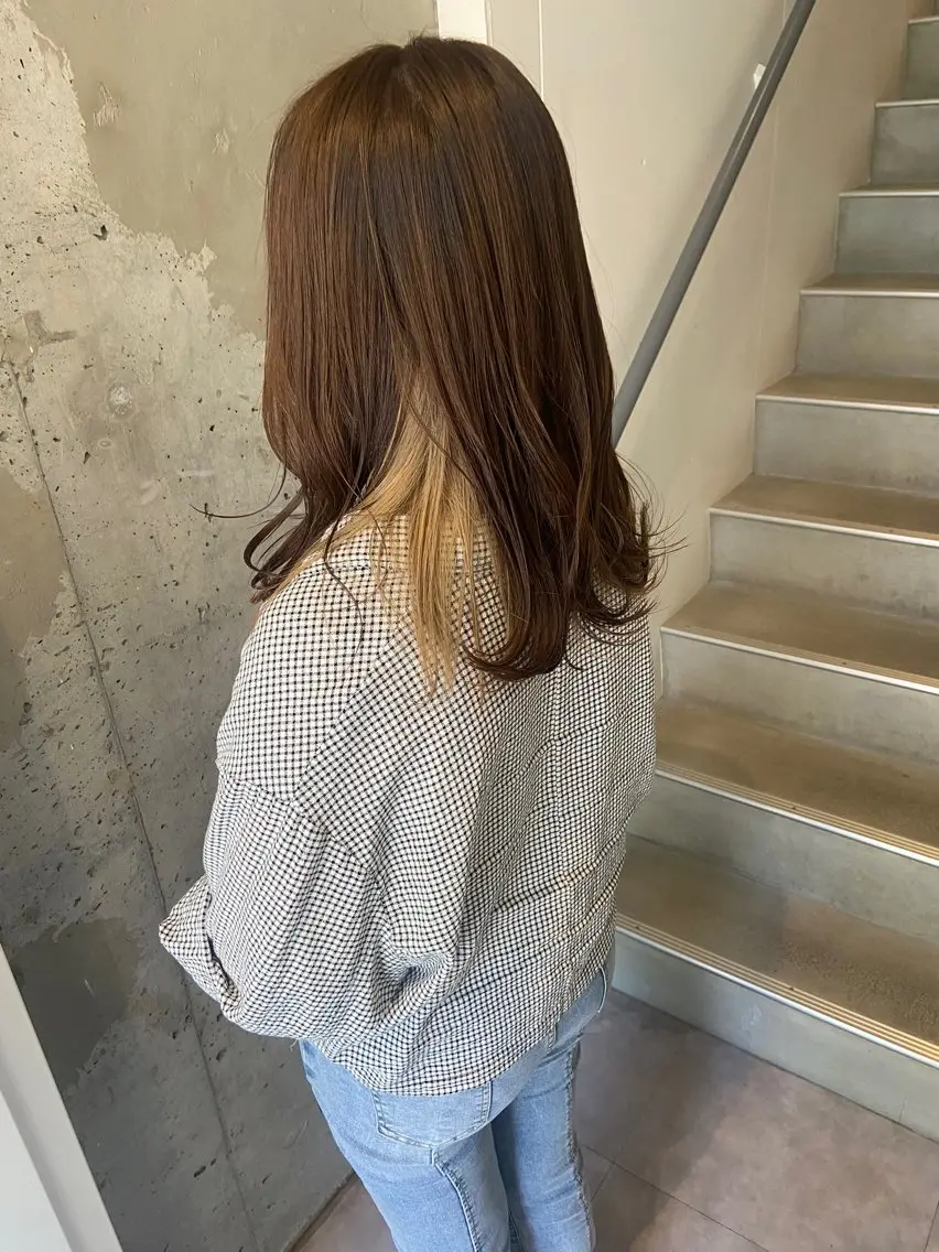 ミディアム カラー ヘアカラー トリートメント ウルフカット レイヤーカット上柿のヘアスタイル