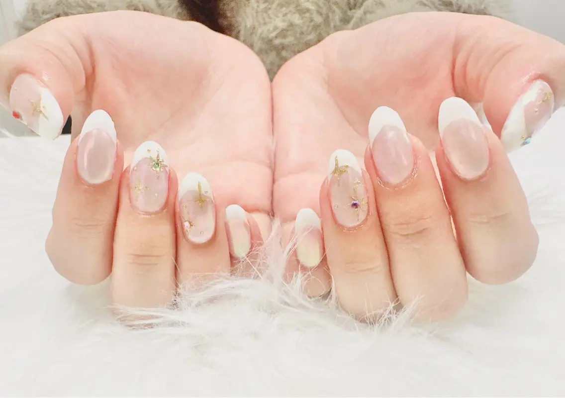 ネイル オーロラネイル フレンチネイル ジェルネイル 持ち込み 冬ネイル nailsalon oluoluのネイルデザイン