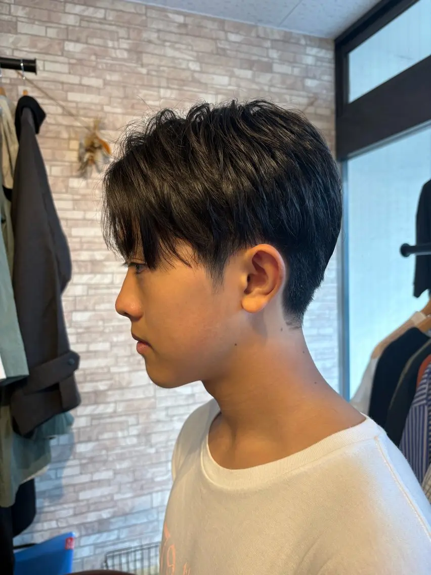 メンズ センターパート マッシュ 刈り上げ 樋口 さくらのヘアスタイル