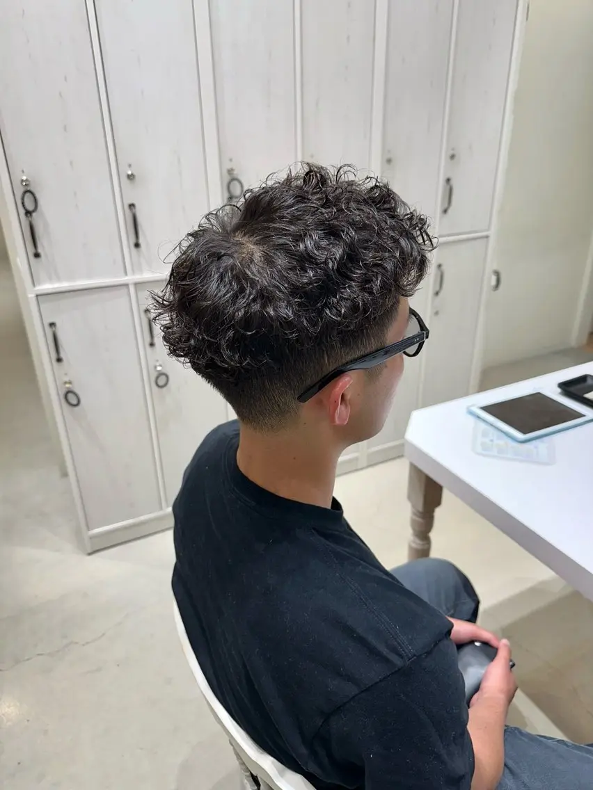 パーマ メンズ フェードカット メンズパーマ N,SOL / 岩上 新大のヘアスタイル