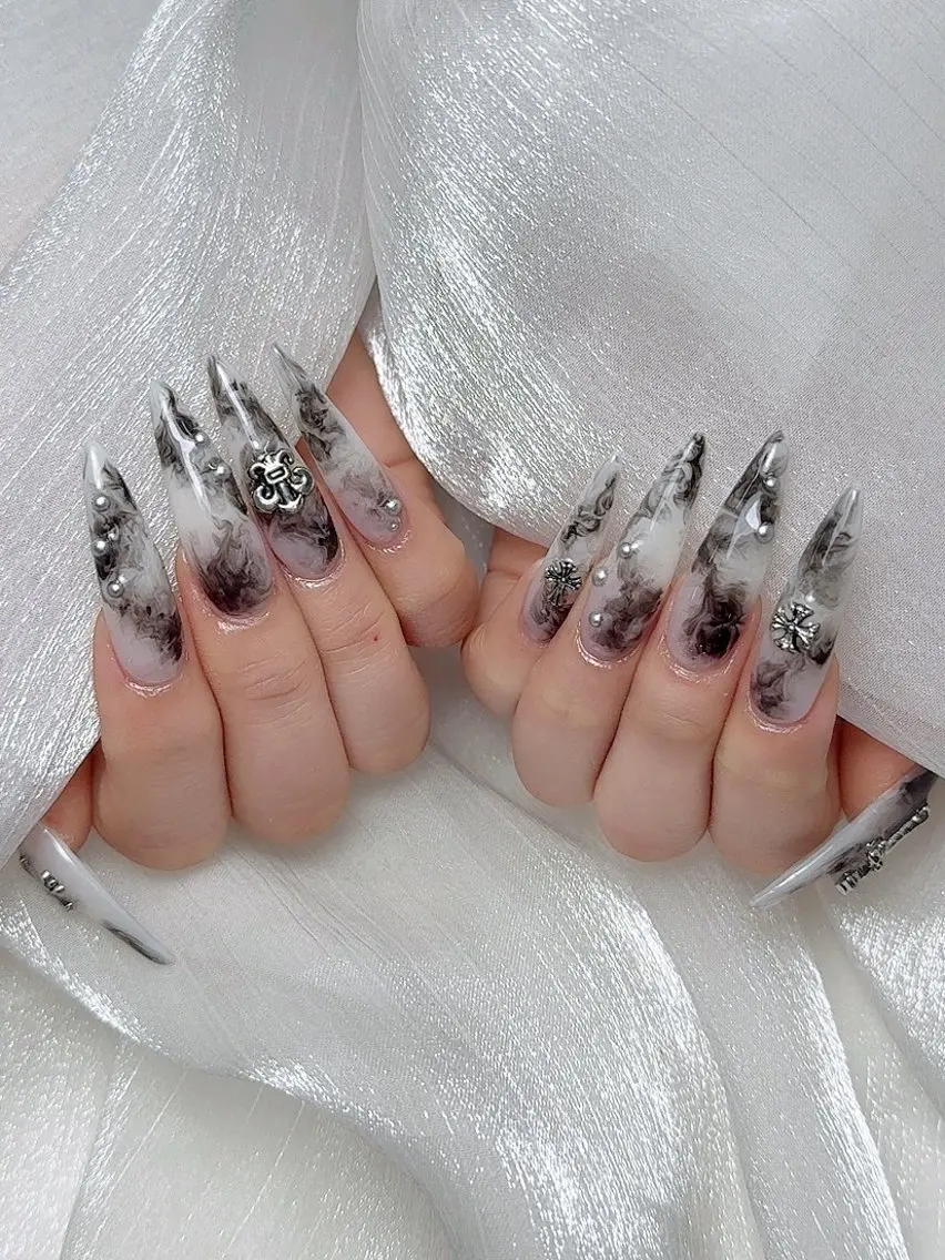 ネイル ハンドネイル ENsalon akiのネイルデザイン