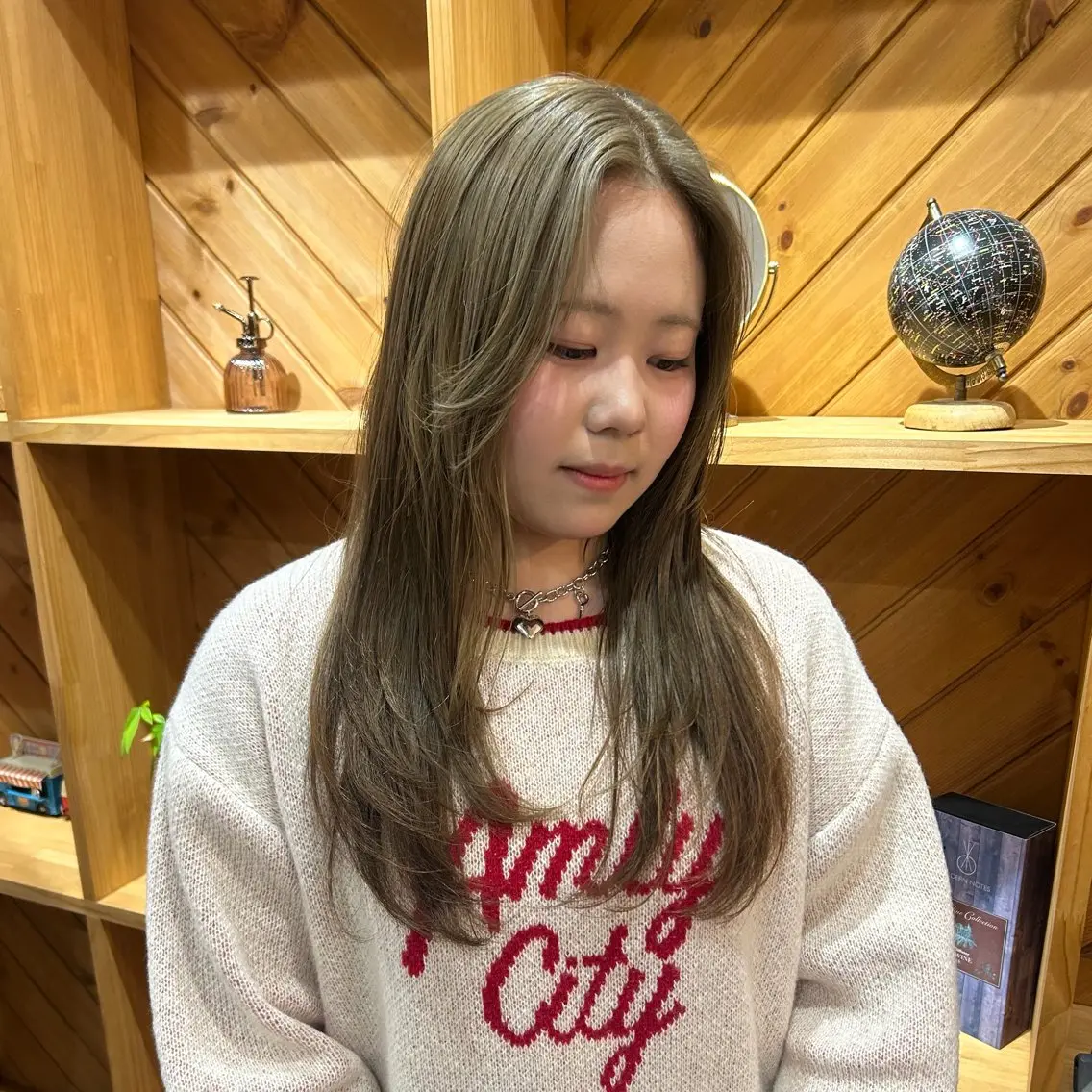 カラー ベージュカラー ブリーチ ヘアカラー 中野 莉子のマツエク・マツパデザイン