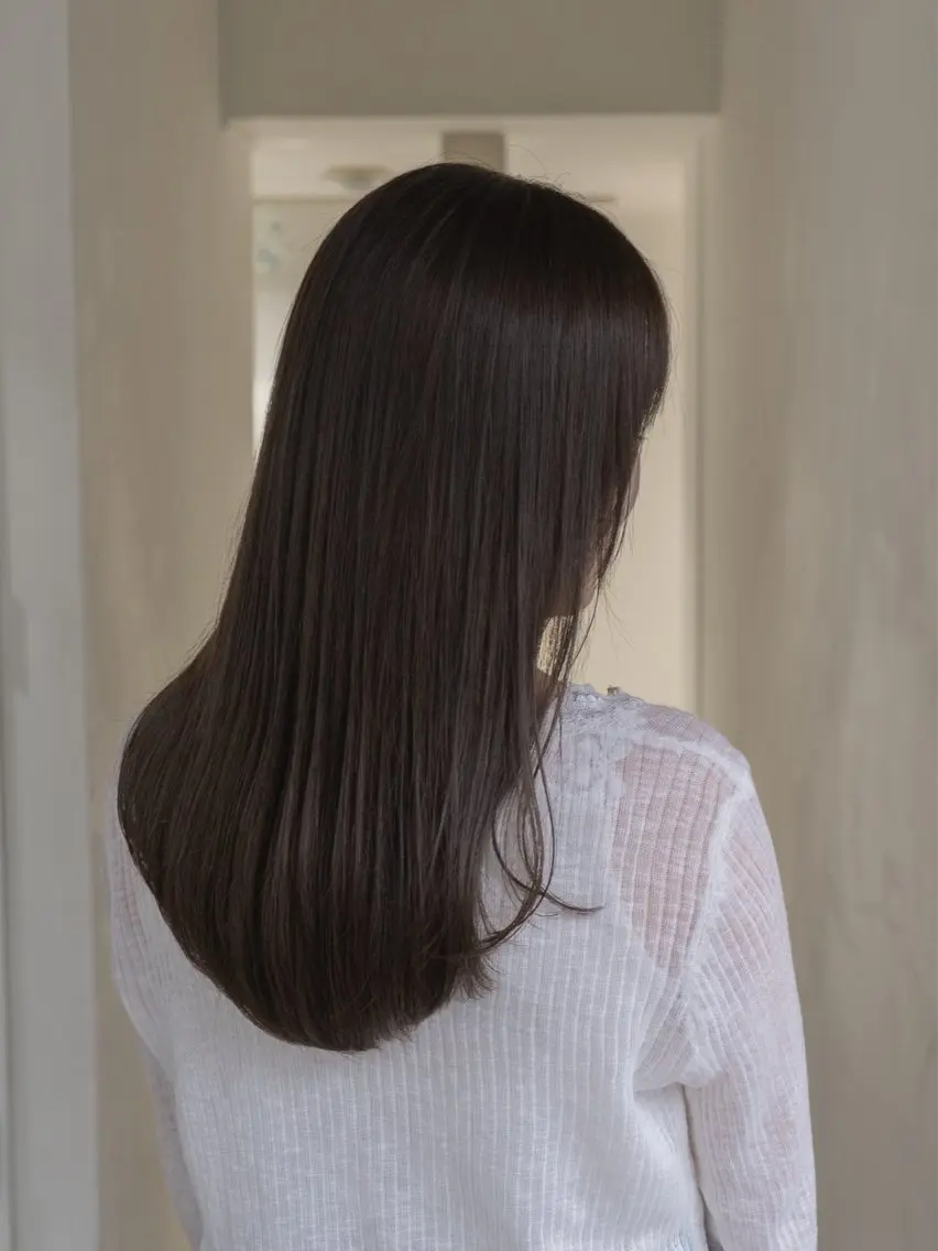 セミロング カラー グレージュ レイヤーカット 酸性ストレート カット ヘアカラー 縮毛矯正 navile原宿 yumaのヘアスタイル