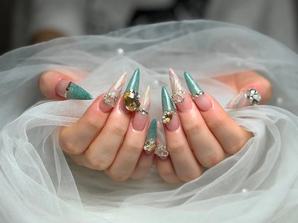 ネイル アートネイル 長さ出し ジェルネイル 韓国ネイル マグネットネイル ハンドネイル Cloudy Chan Nailのネイルデザイン