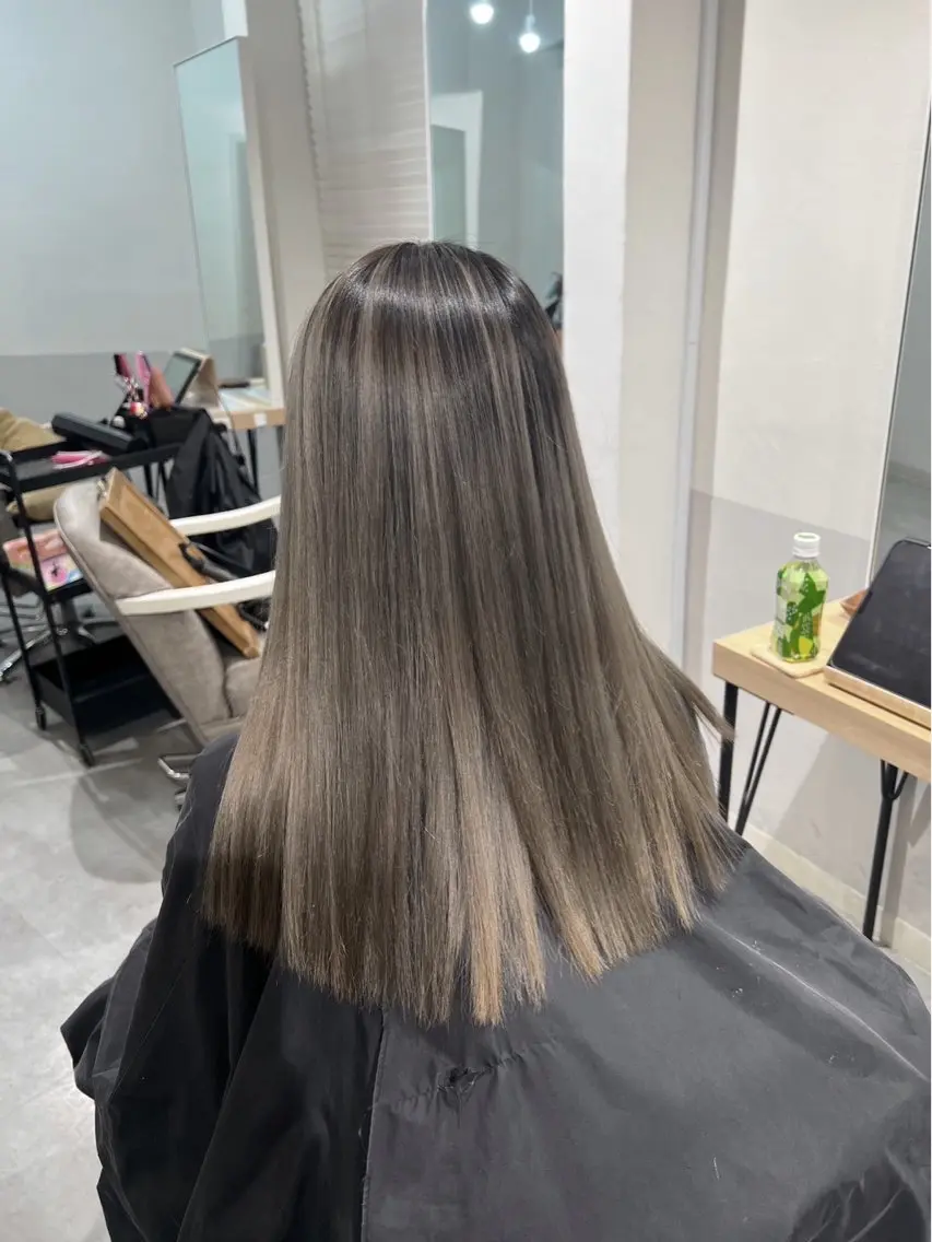 セミロング カラー バレイヤージュ グレージュ レイヤーカット 指名数No.1 /NAOYAのヘアスタイル