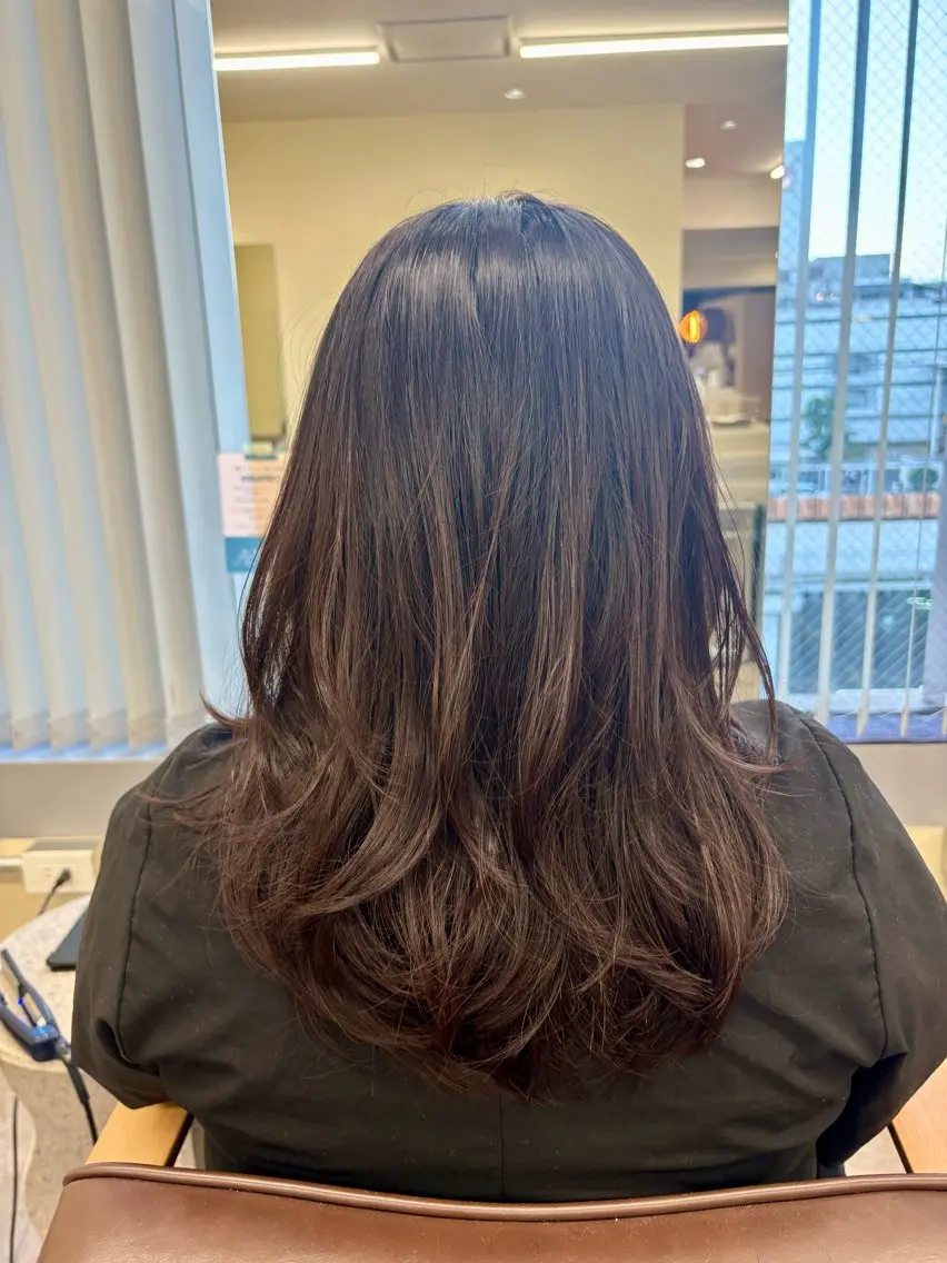 ミディアム レイヤーカット カット トリートメント 柿添 莉央のヘアスタイル