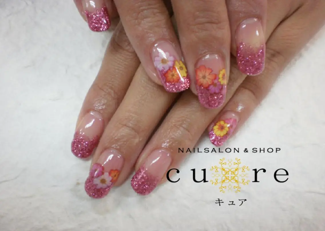ミディアム ネイル グラデーション ラメ(グリッター) ラメグラデーション ピンク ハンドネイル ネイルサロン Cureのネイルデザイン
