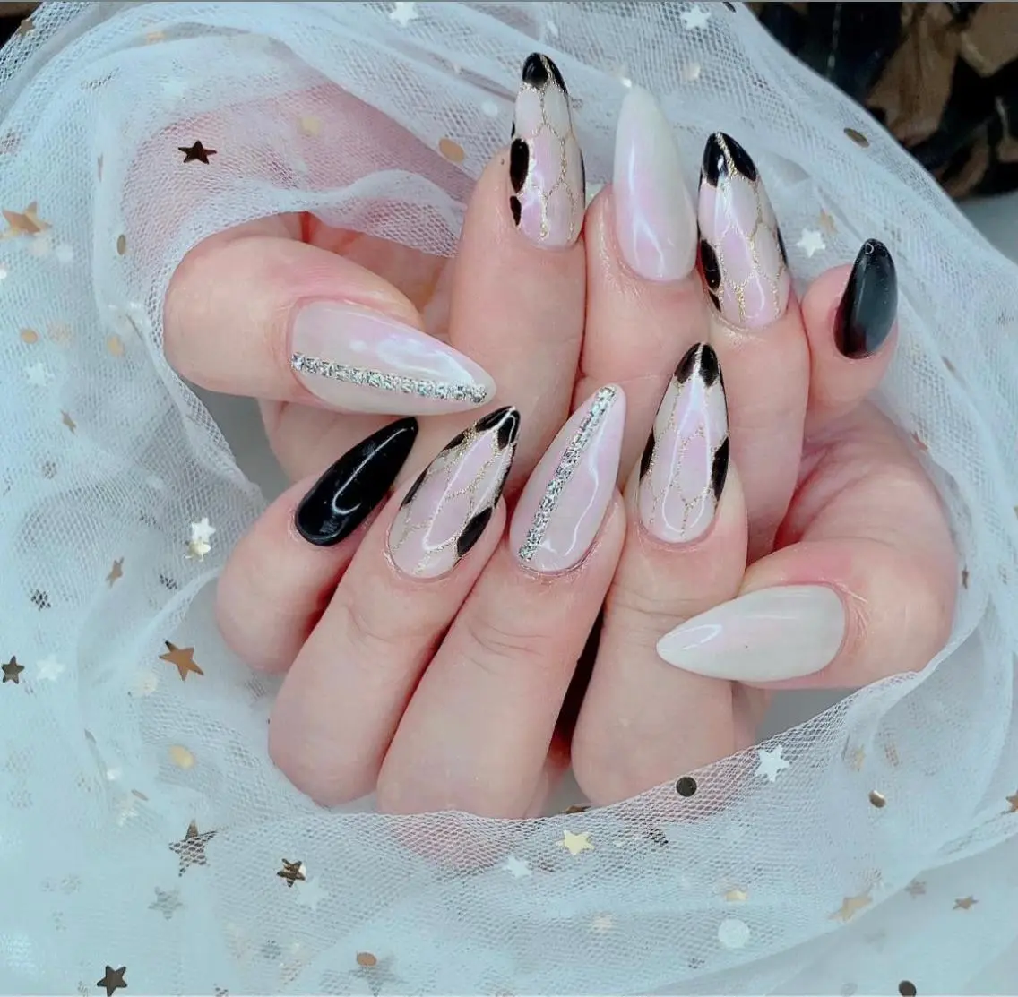 ネイル I-nailロング /ワンホン/キラキラのネイルデザイン