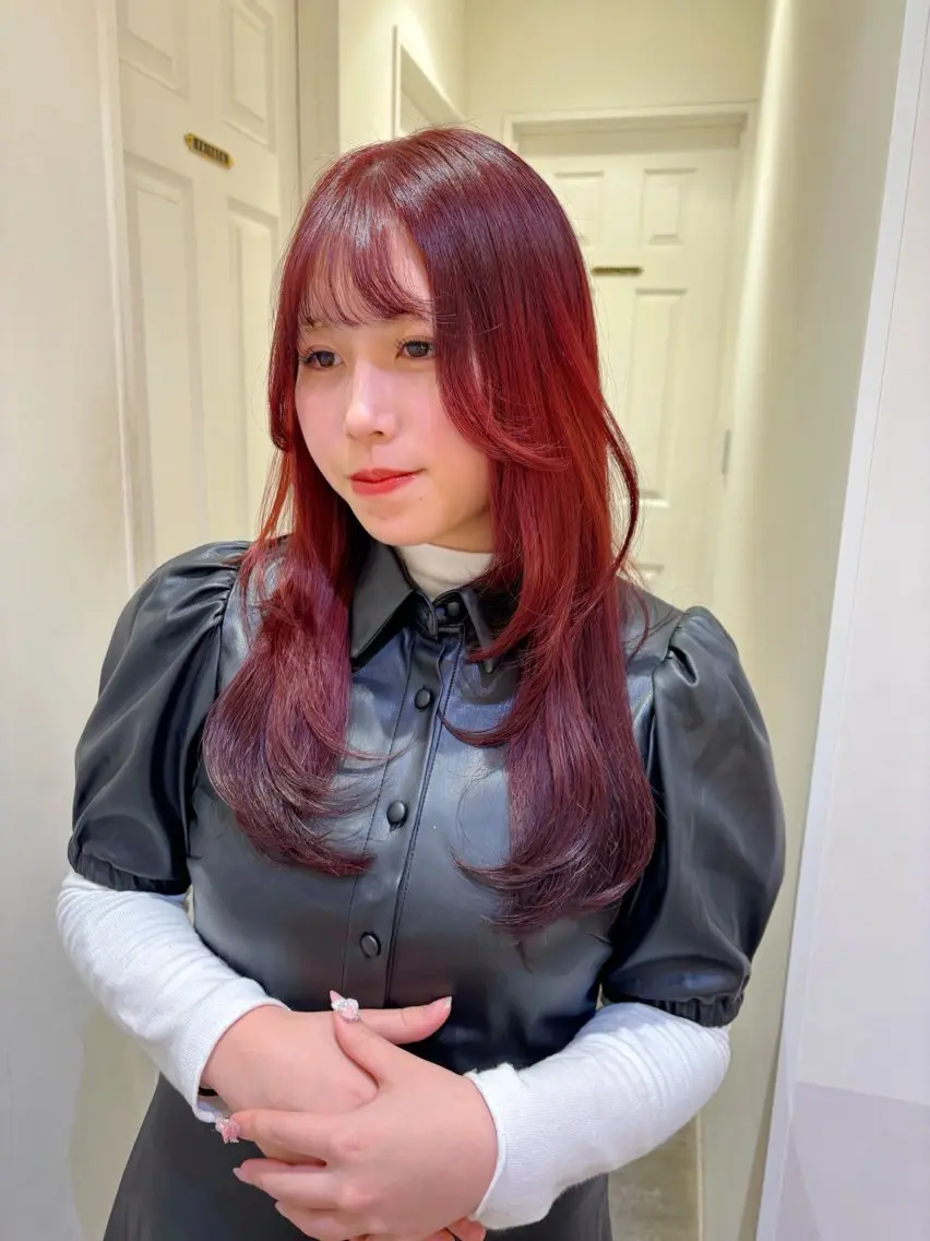 セミロング カラー ボルドーカラー レイヤーカット シールエクステ横浜 🐏☁️miminaのヘアスタイル