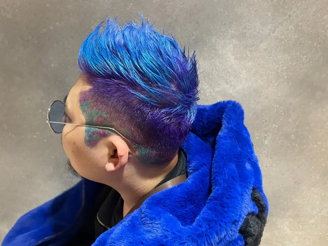 カラー ブルーカラー ブルーパープル グラデーションカラー ヘアカラー 元自衛官美容師 つや。のヘアスタイル