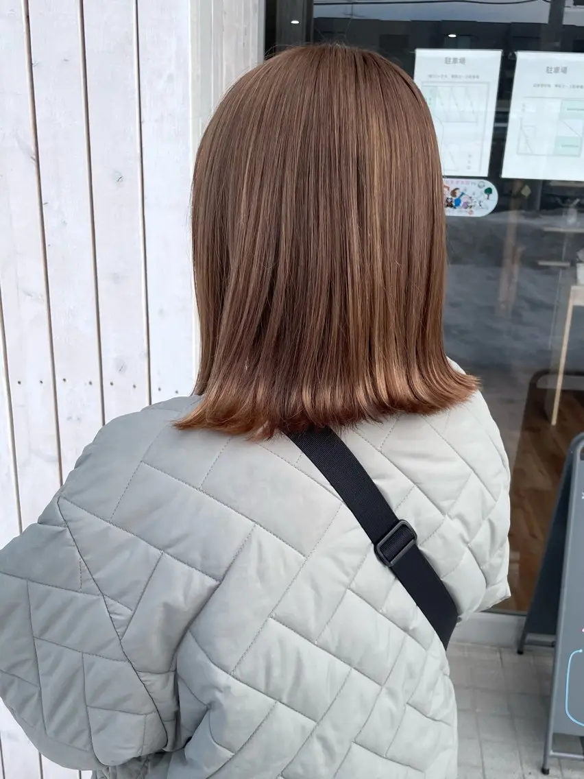 ミディアム カラー ベージュカラー ブリーチ 小川 乃愛のヘアスタイル