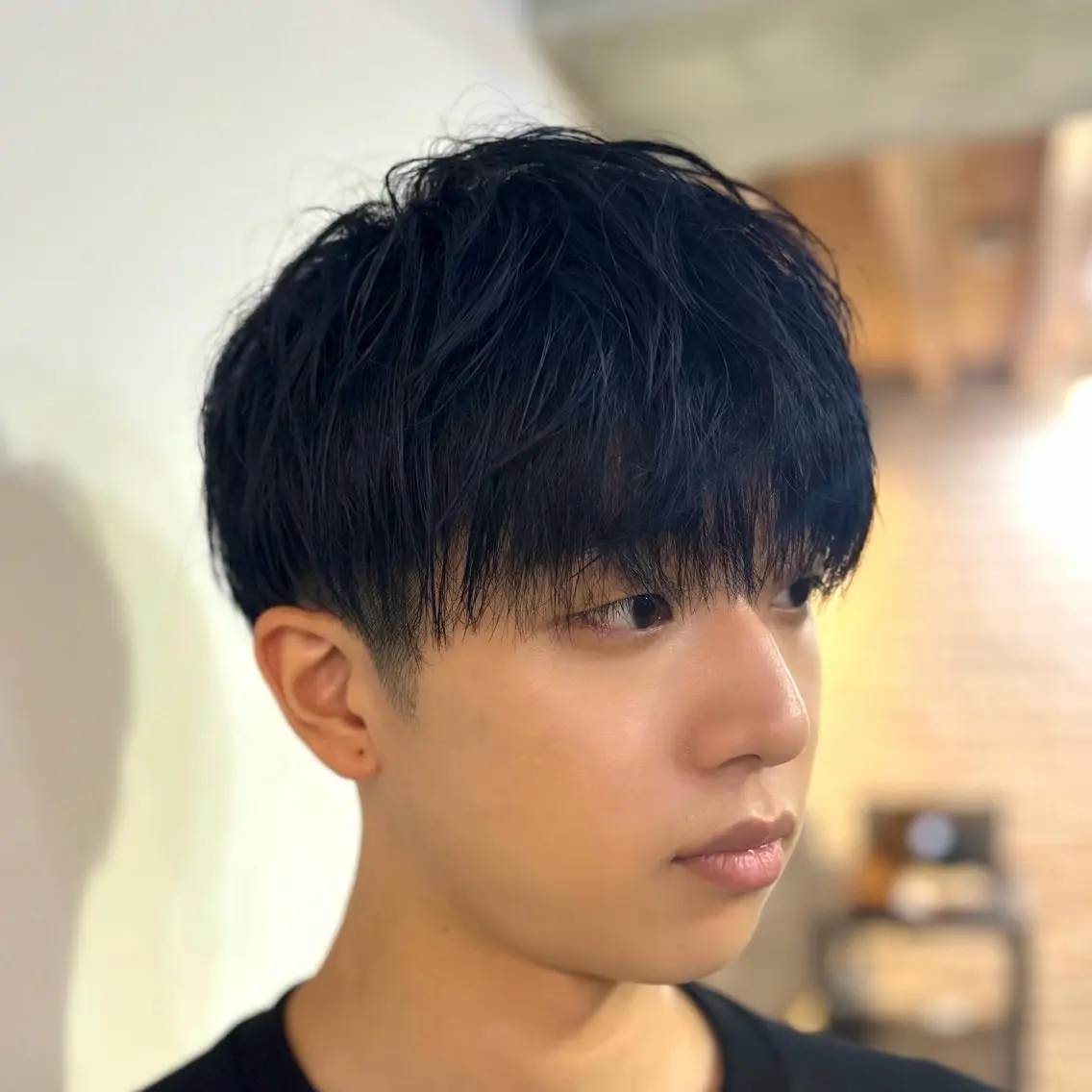 ショート カラー メンズ マッシュ 黒髪 ブルーカラー ブルーブラック 透明感カラー カット ヘアカラー メンズ/扱いやすい髪 /毛流れ/大城聖瑠のヘアスタイル