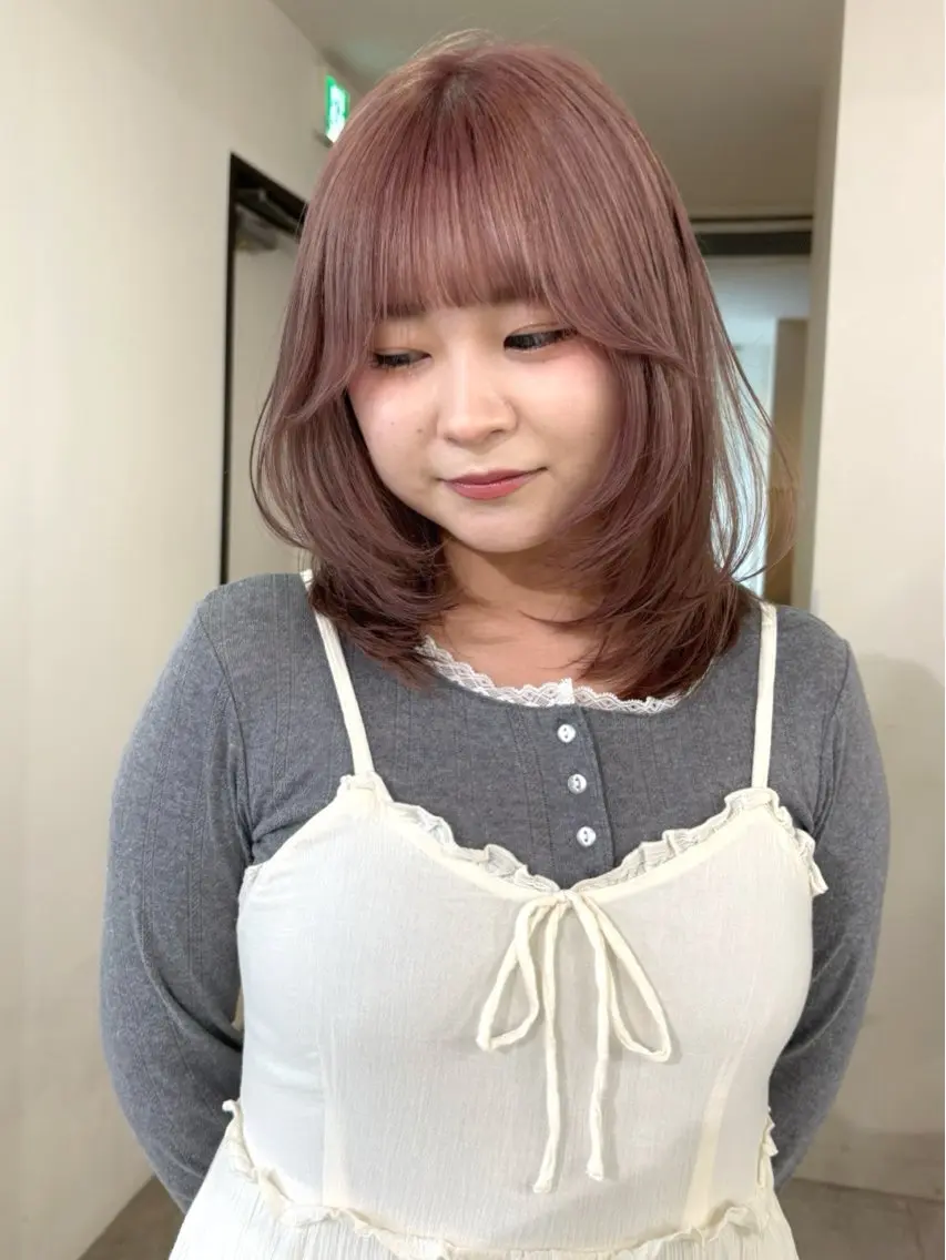 ミディアム カラー ブリーチ 伸ばしかけ レイヤーカット カット ヘアカラー mizuki/ピンク ベージュ.レイヤーのヘアスタイル