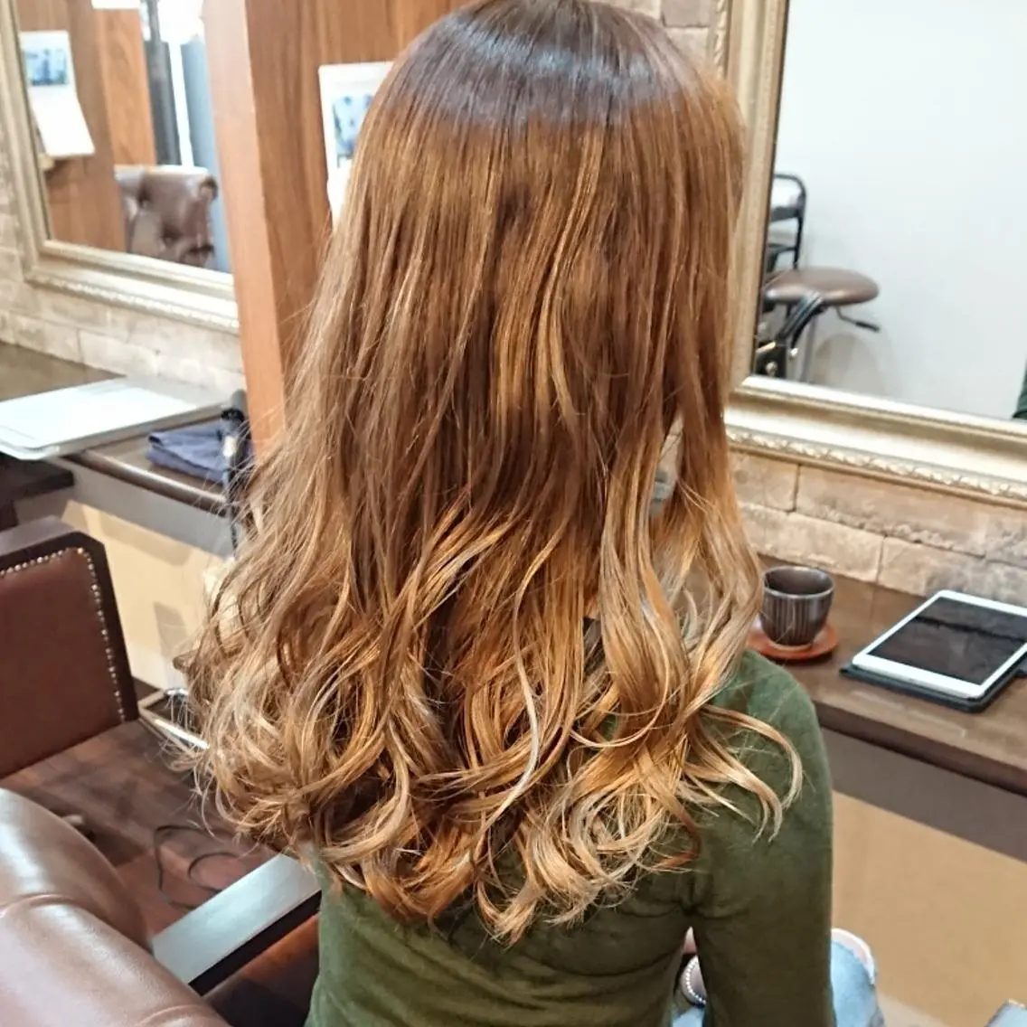 ロング カラー カット ヘアカラー 美髪 カラーリストのヘアスタイル
