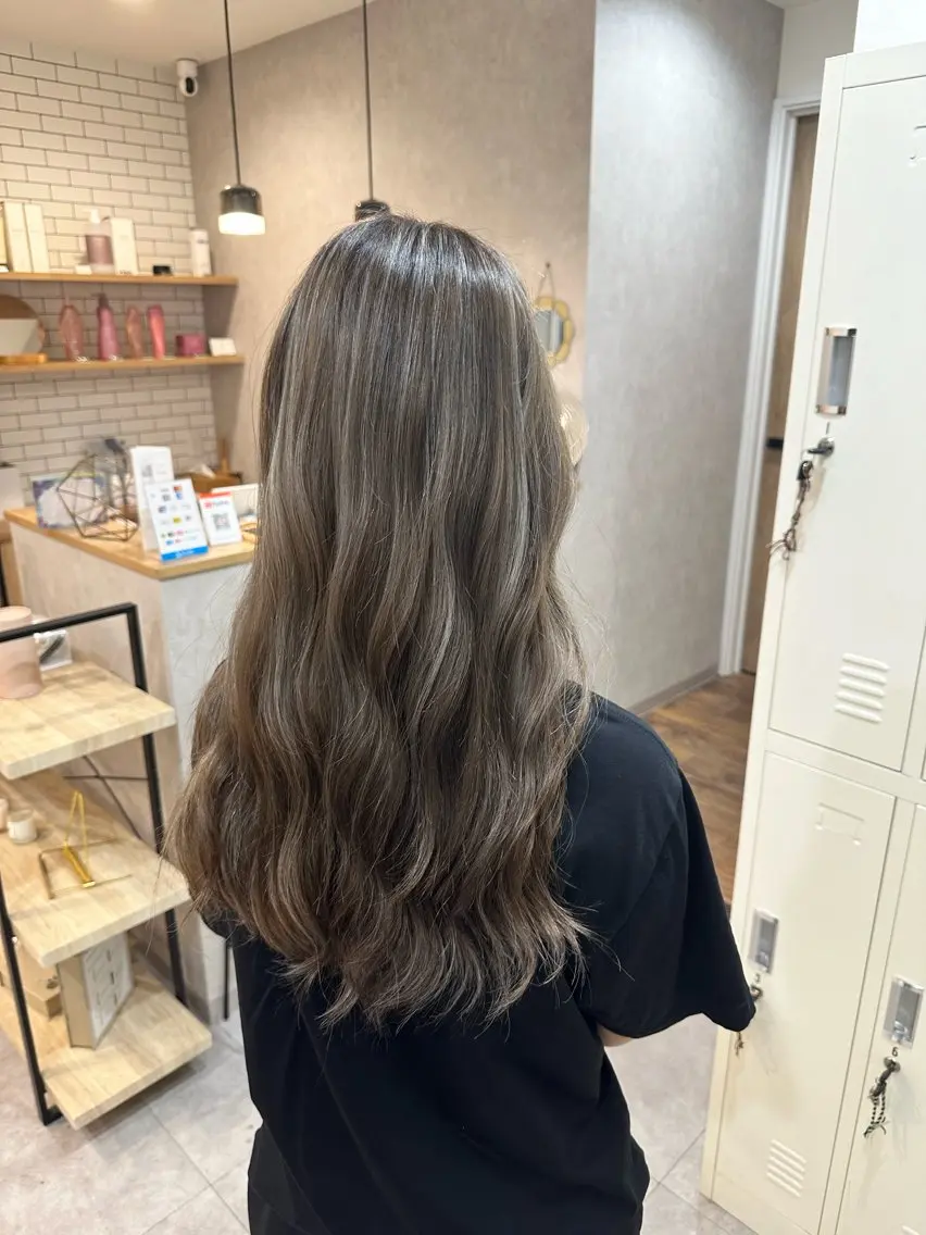 ロング カラー カット ヘアカラー 白髪ぼかしハイライト レイヤー川口 元気のヘアスタイル