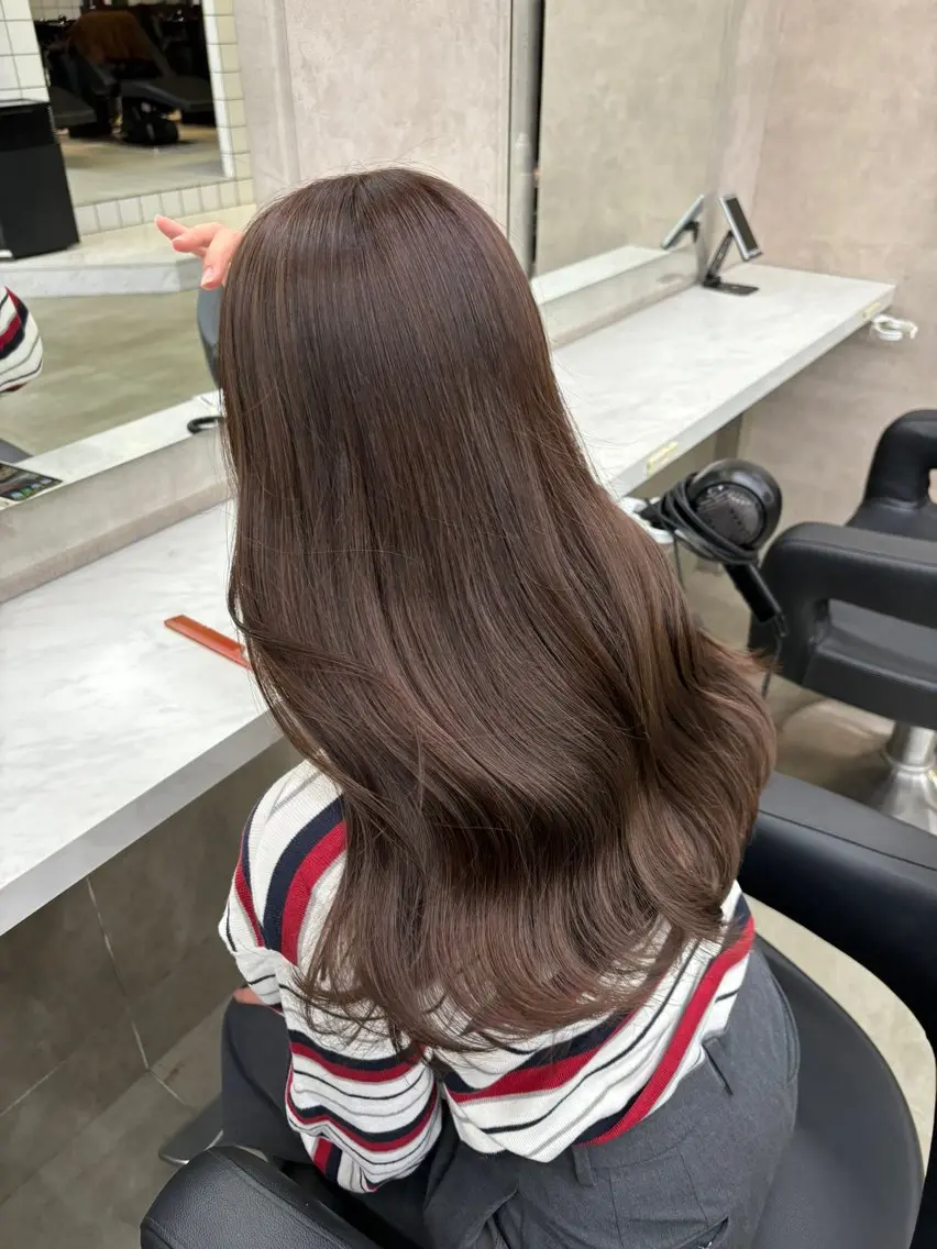 ロング カラー 抜け感レイヤー︴ ニュアンスカラーのヘアスタイル