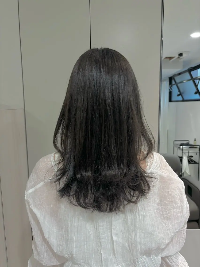 ロング カット ヘアカラー 白土 さくらのヘアスタイル