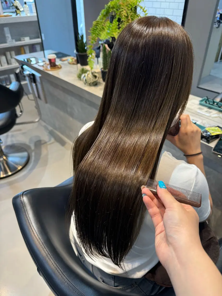 ロング カラー ベージュカラー ブリーチ 透明感カラー ブリーチなしカラー オリーブカラー ヘアカラー トリートメント 髪質改善×艶カラー Haruのヘアスタイル
