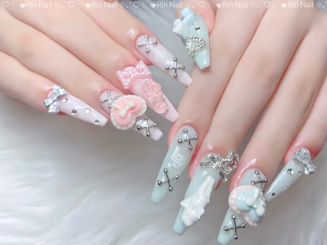 ネイル オーロラネイル チークネイル 桜ネイル クリアネイル ドット ハンドネイル Rin Nail Shinokuboのネイルデザイン