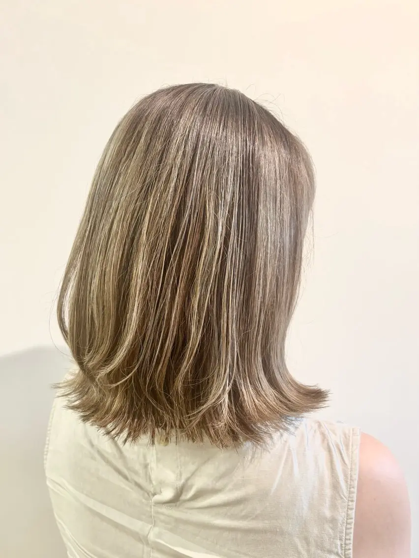 セミロング カラー 古川 琴美のヘアスタイル