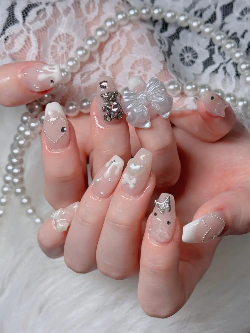ネイル フレンチネイル ジェルネイル ハロウィン キラキラネイル 韓国ネイル H.baby Nail Salonのネイルデザイン