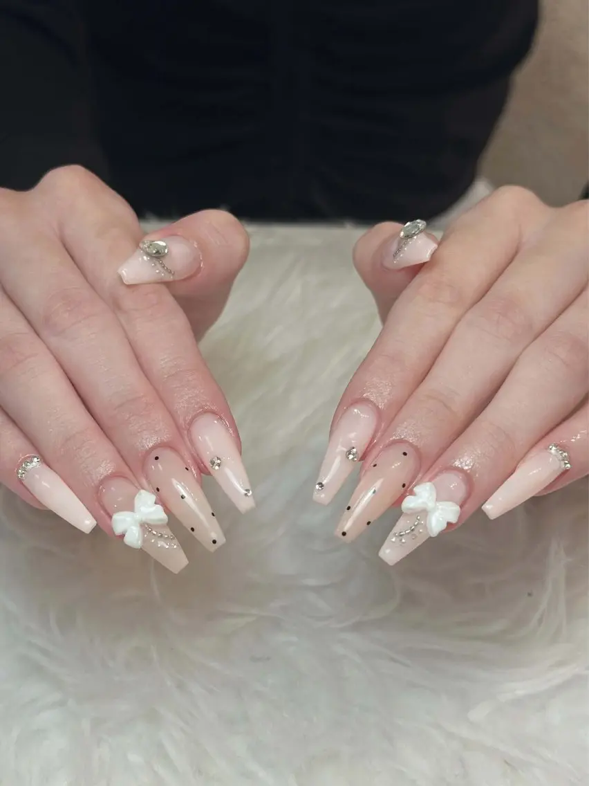 ネイル チークネイル ドット フレンチネイル グラデーション ハート ハンドネイル Julli NailStudioのネイルデザイン