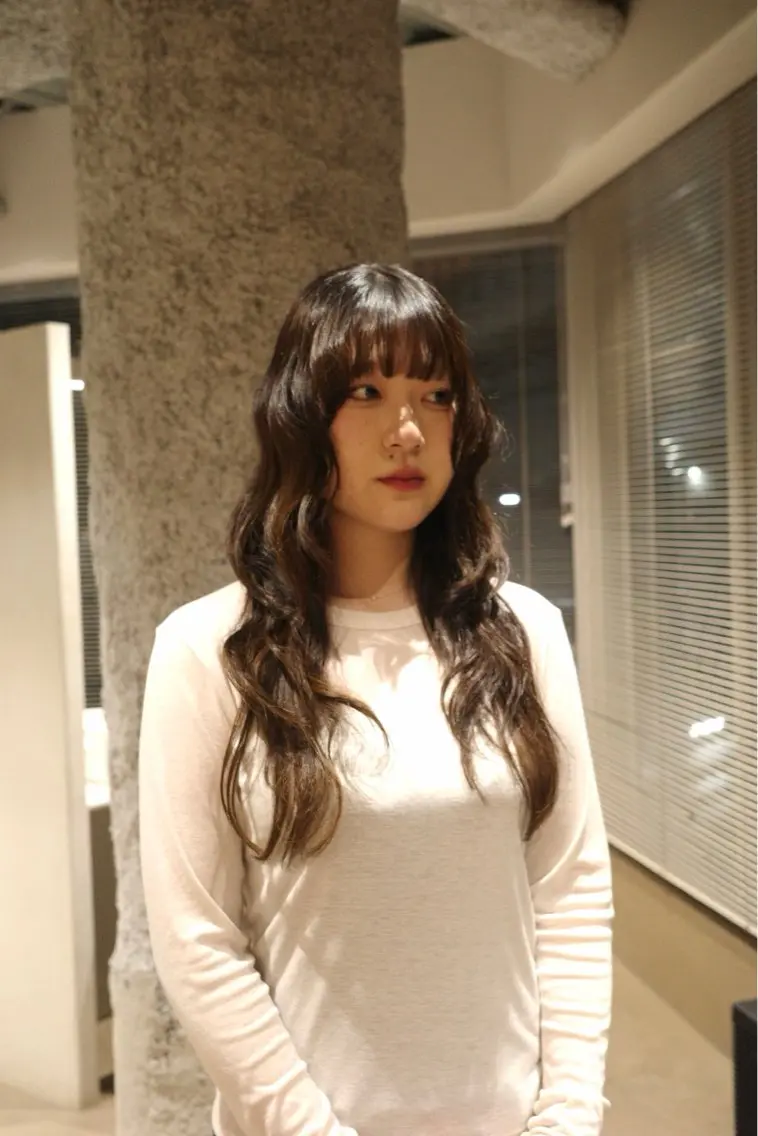 ロング 髙子 理央のヘアスタイル