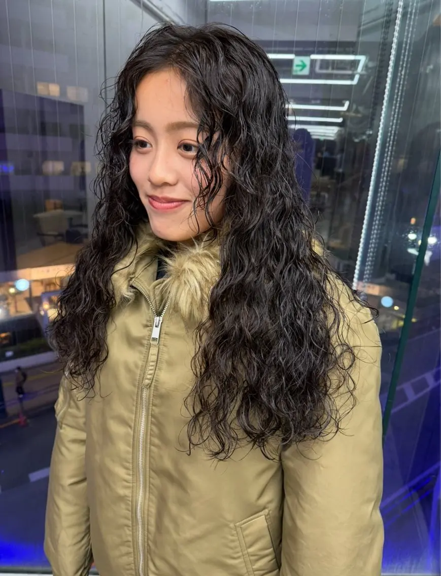 ロング パーマ スパイラルパーマ カット パーマ トリートメント スパイラルパーマ 🌐hina⭐️のヘアスタイル