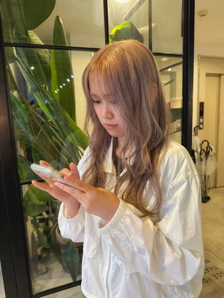 ロング カット ヘアカラー トリートメント ベージュカラー/新潟 カラー特化/落合優吾のヘアスタイル