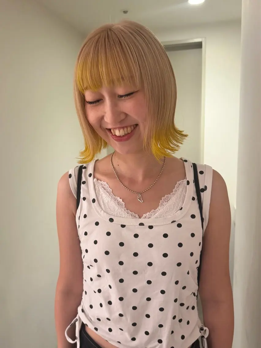 ミディアム カラー ブリーチ ハイトーンカラー イエローカラー ヘアカラー ブリーチ/デザイン /綾華のヘアスタイル