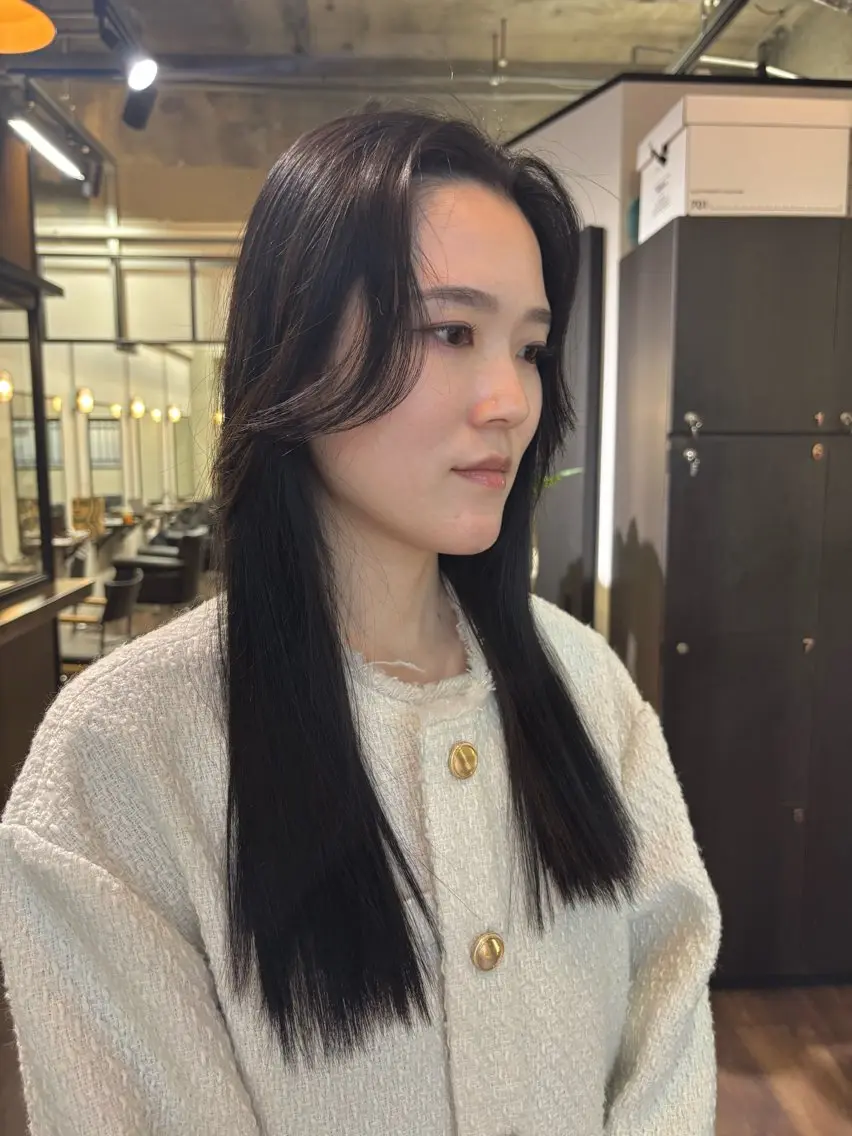 リピーター様限定カット+縮毛矯正・美髪矯正 🔅 クセを無くして収まり抜群◎自然仕上がり🌿トリートメント付きの写真