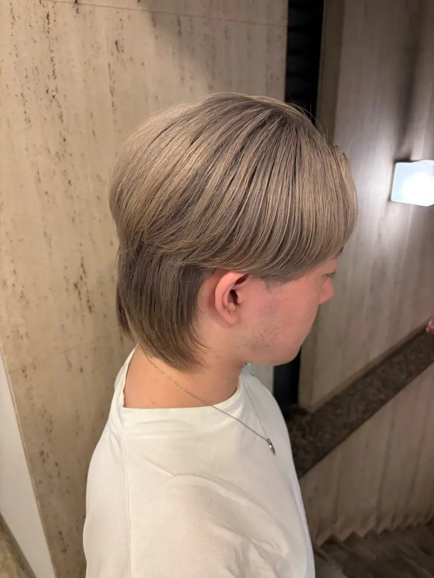 カラー メンズ グレージュ ミルクティーグレージュ ヘアカラー メンズハイトーン特化 てるぼうのヘアスタイル