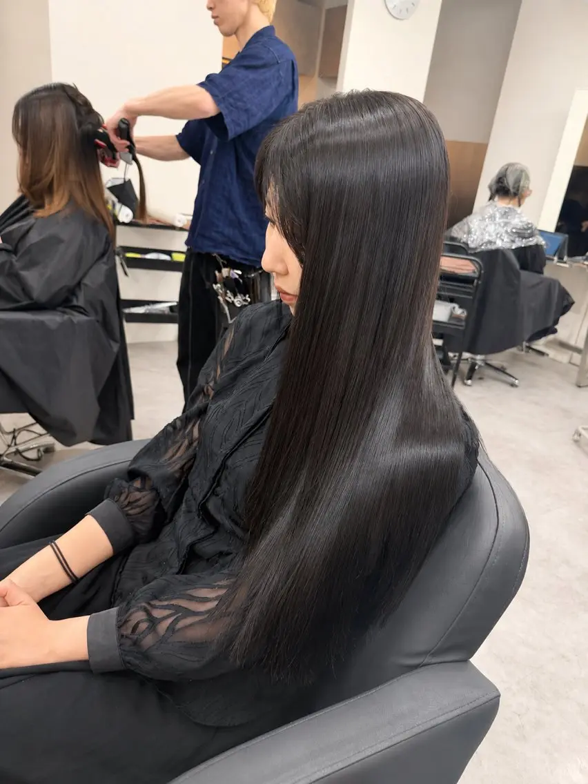 ロング カット ヘアカラー トリートメント 🫧とぅるん艶髪🫧 透明感カラー×猿渡のヘアスタイル