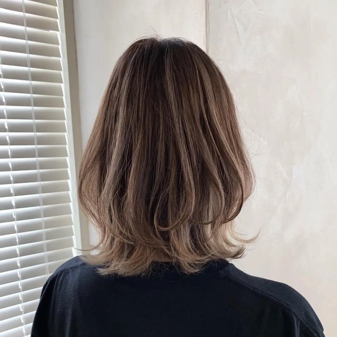 ミディアム くびれヘア くびれレイヤー レイヤーカット 松村 総のヘアスタイル