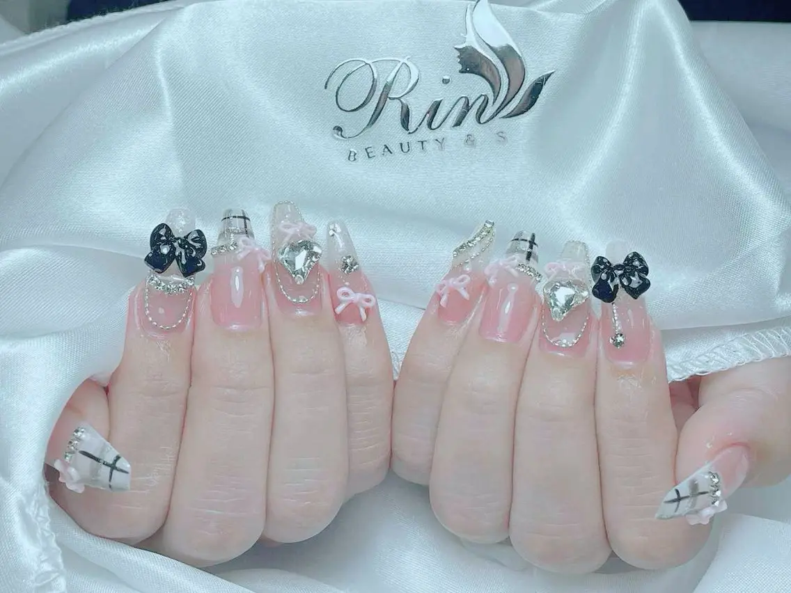 ネイル アニマル柄 ボルドー ブラウン チークネイル フレンチネイル ハンドネイル Rin Nail 新大久保店のネイルデザイン