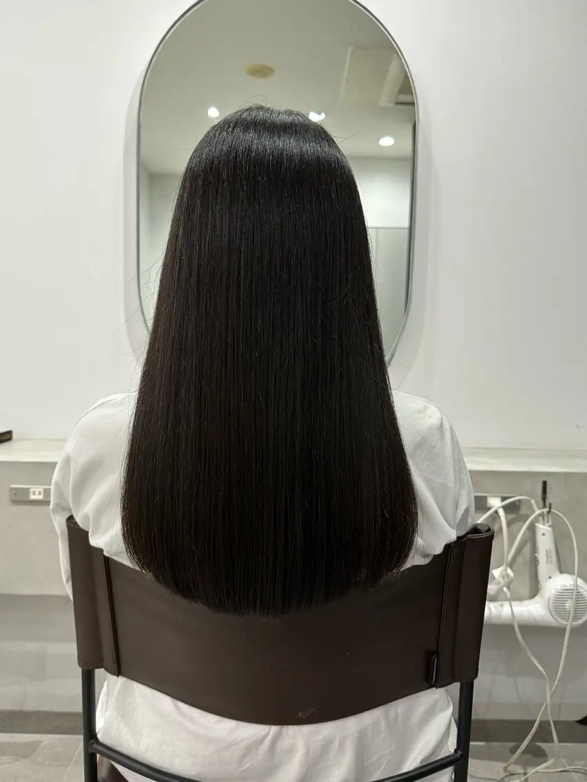 ロング シガ ミクトのヘアスタイル