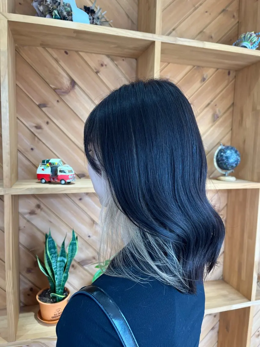 ミディアム カラー 岩田 樹美のヘアスタイル