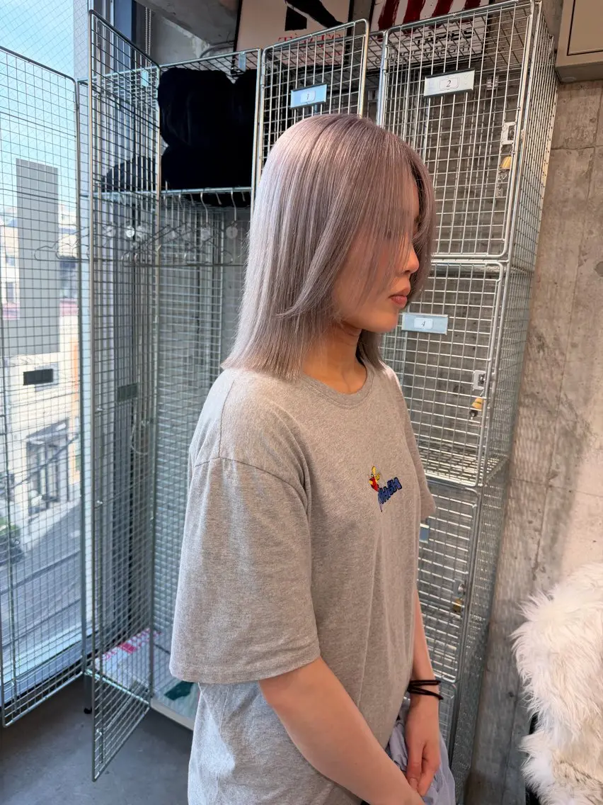 ミディアム カラー ヘアアレンジ ハイトーンカラー ラベンダーカラー シルバー ホワイトシルバー ボブ カット ヘアカラー トリートメント 艶ハイトーン/ヘア アレンジAYAKAのヘアスタイル