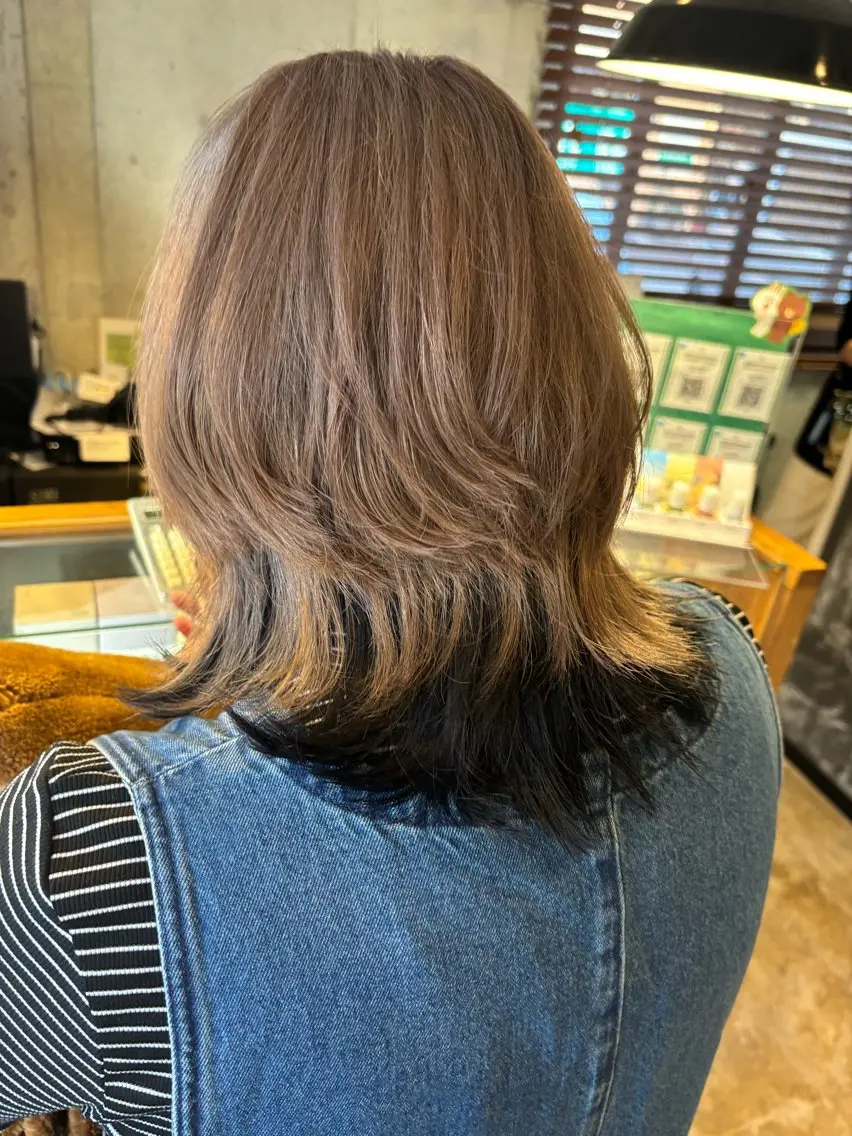 ミディアム カラー ブリーチ 透明感カラー デザインカラー インナーカラー SAYA 🌱のヘアスタイル
