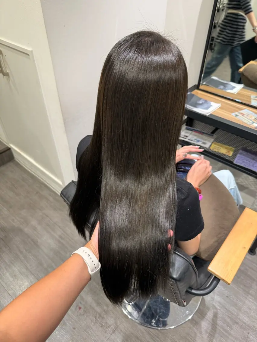 ロング カラー グレージュ オリーブグレージュ オリーブグレー カット ヘアカラー トリートメント 艶髪レイヤー上田 紗也🇰🇷💗のヘアスタイル