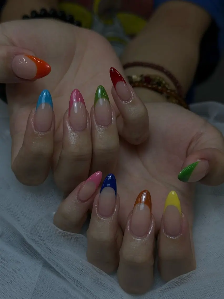 ネイル フレンチネイル ジェルネイル 夏ネイル ワンホンネイル Iconic Nailのネイルデザイン