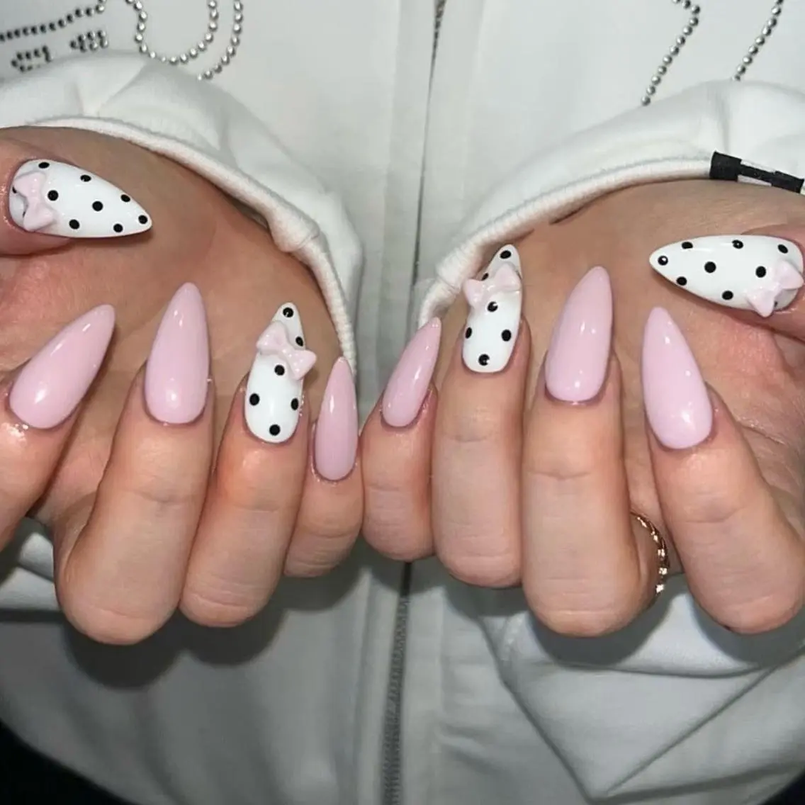 【ドットネイル】自爪💅ドット4本ワンカラー6本💕パーツ2個付き7980の写真