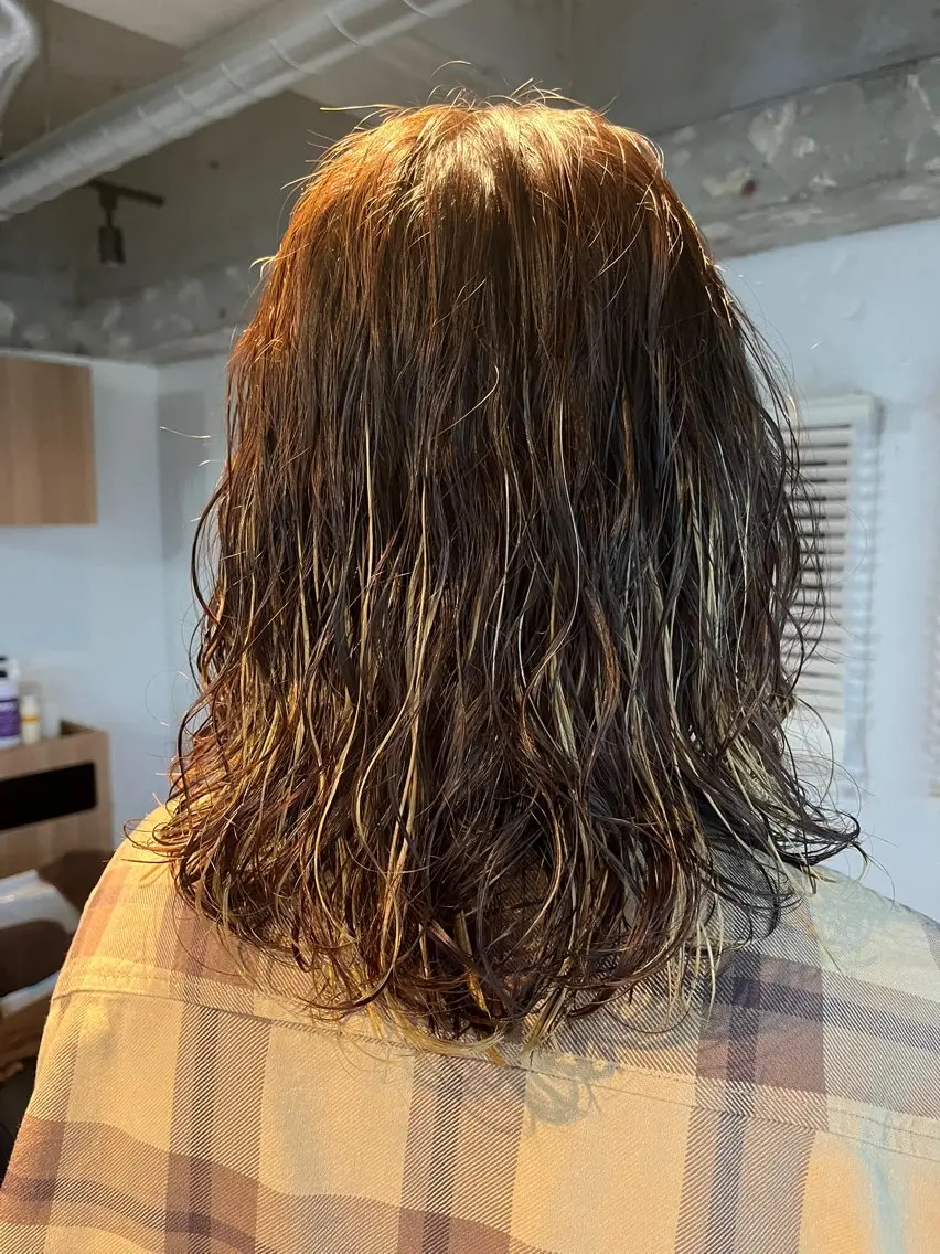 パーマ メンズ YUJIN ツイスパ波巻き🔥のヘアスタイル