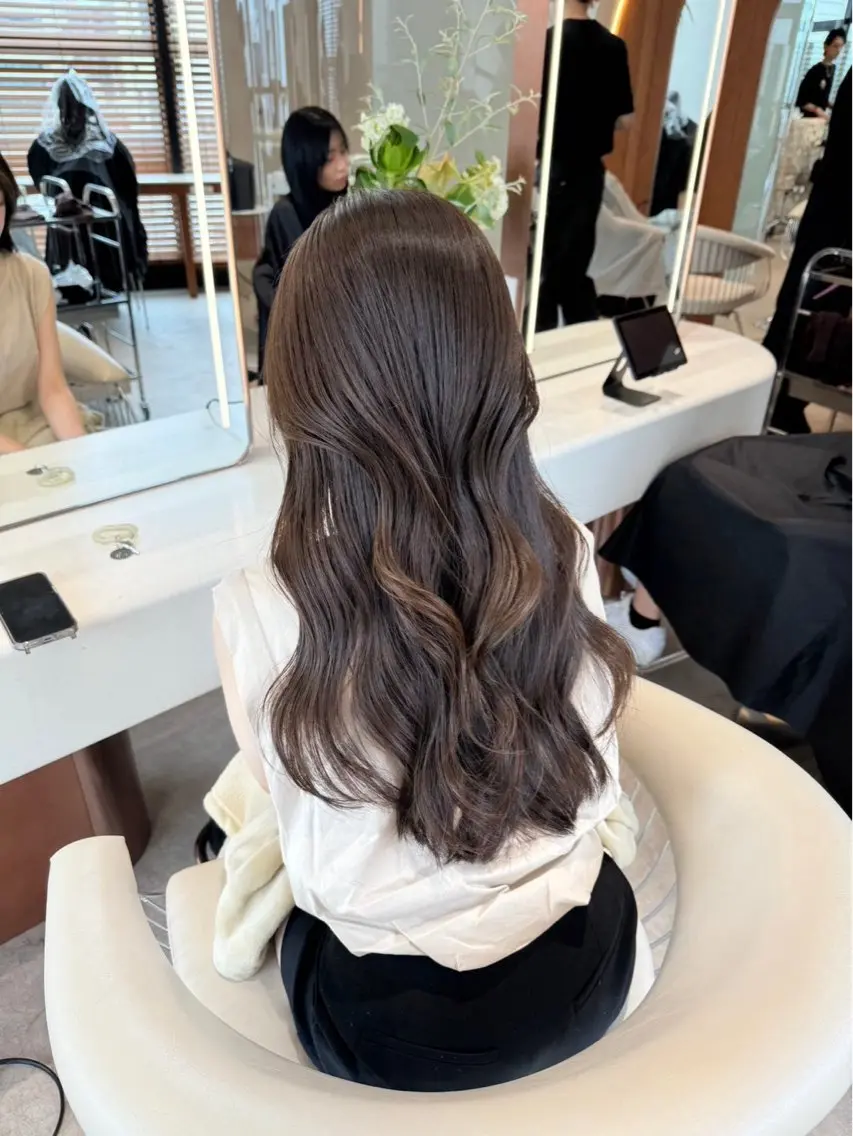 ロング 渋谷/透明感カラー kuttiのヘアスタイル