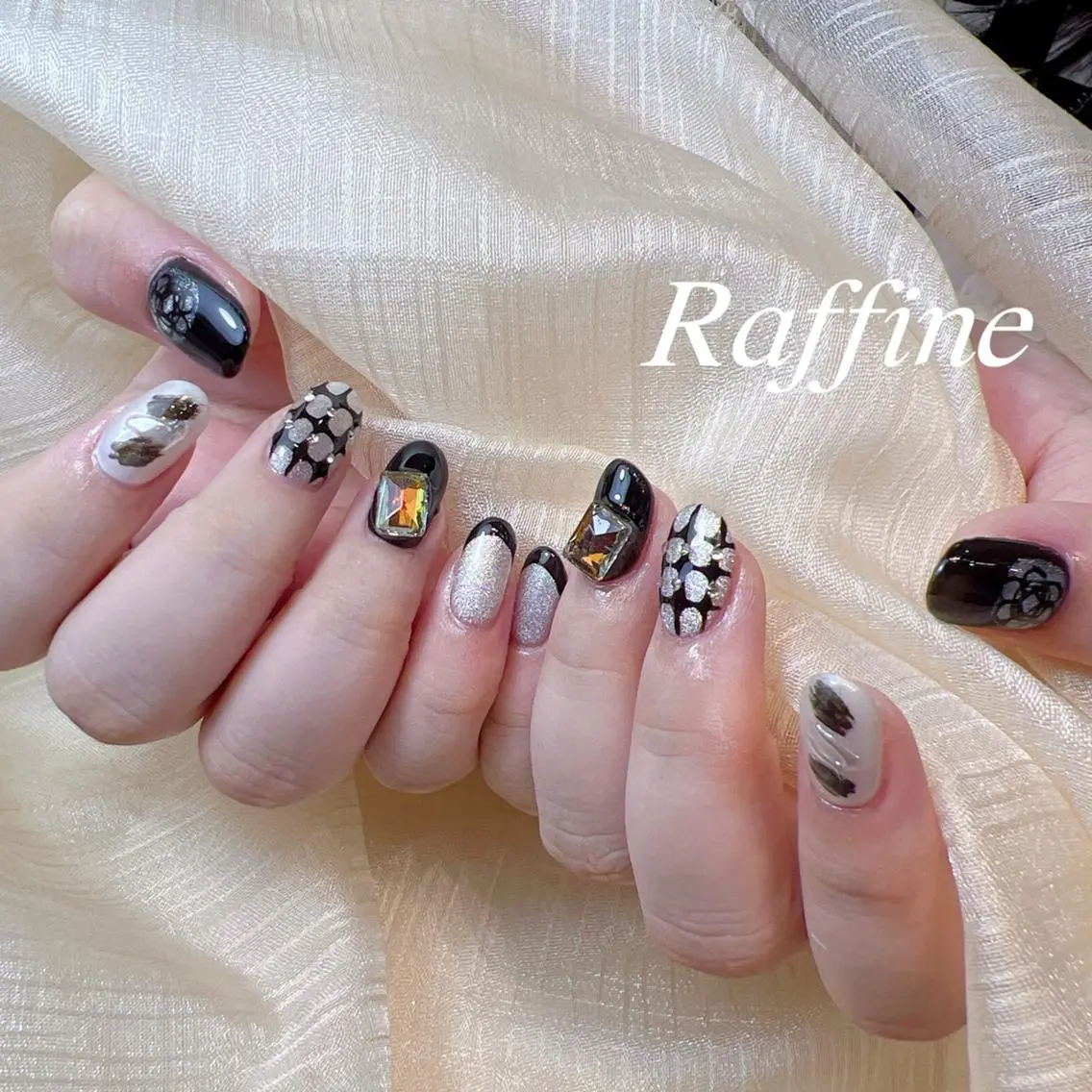 ネイル ハンドネイル RAFFINE haru🦋🩵のネイルデザイン