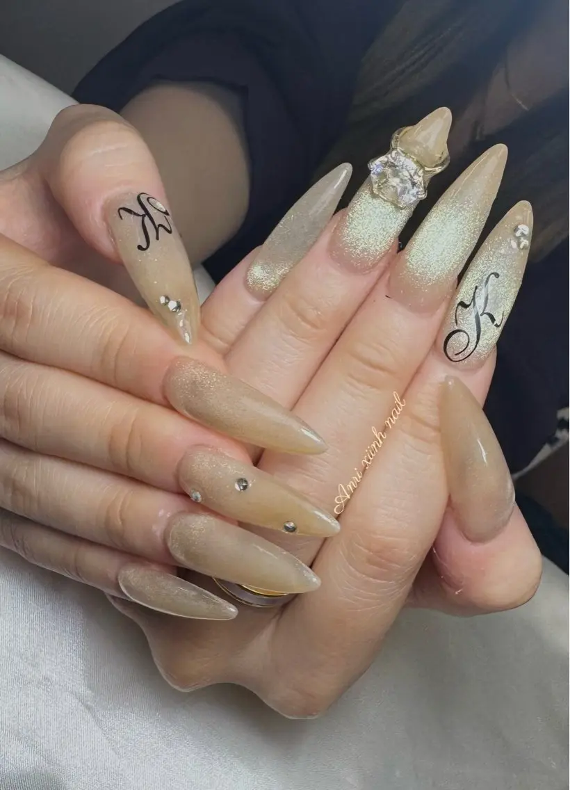 ネイル チークネイル 長さ出し フットネイル ジェルネイル 卒業式 𝓐𝓷𝓻𝓲 XiinhNailのネイルデザイン