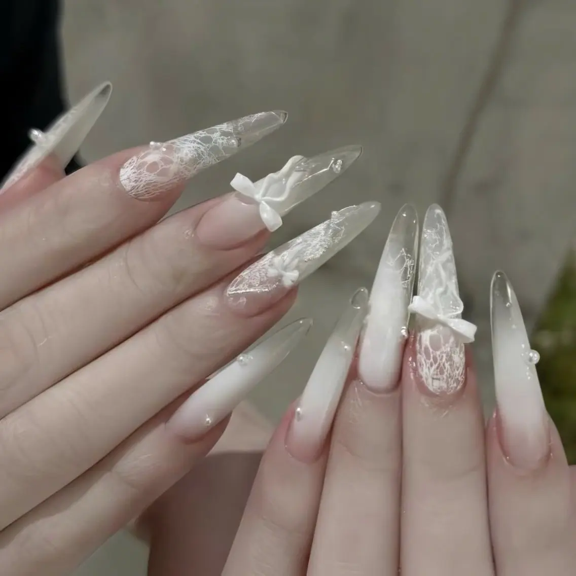 ネイル ガーリー グラデーション レース ロングネイル リボン ハンドネイル Umee Nailのネイルデザイン